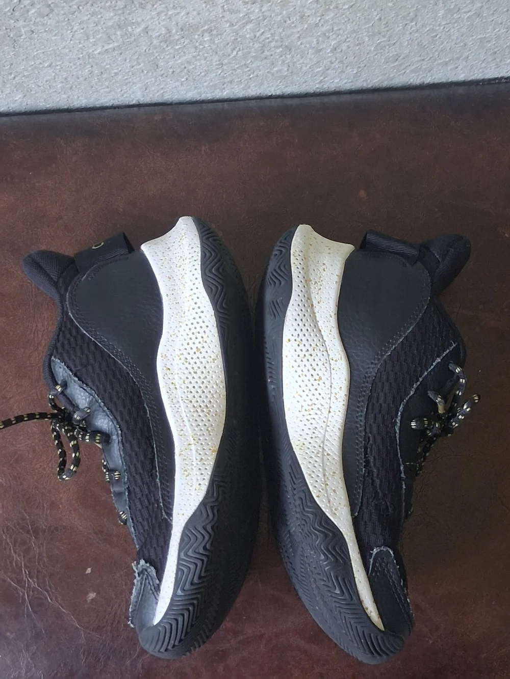 Under Armour Steph Curry 3Z7 Basketball Shoe - Size 3.5Y